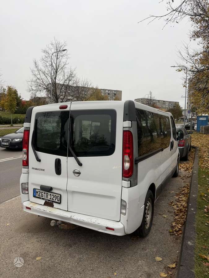 Nissan Primastar 2009 — вигляд ззаду