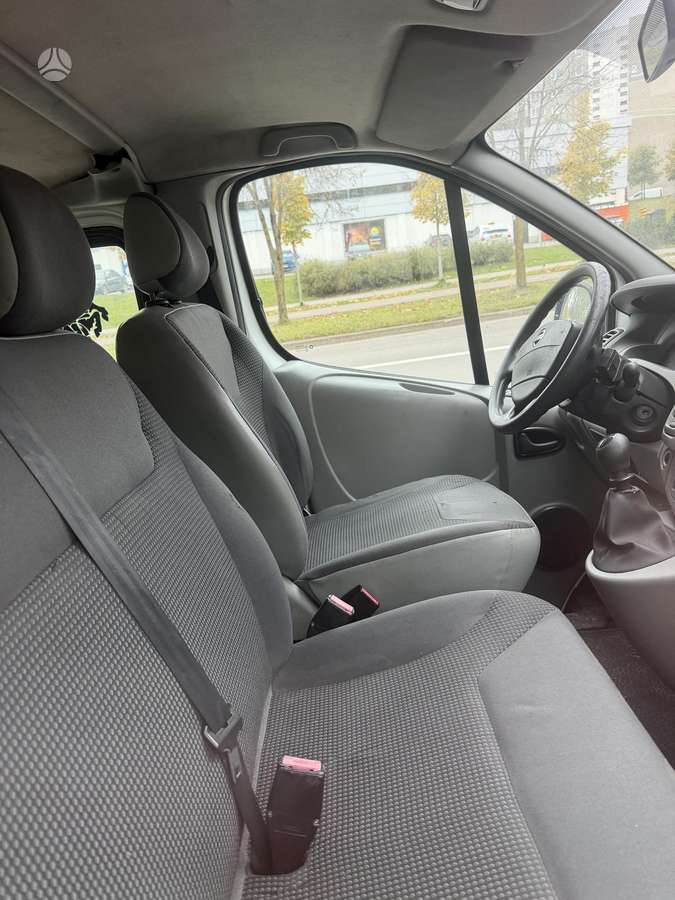 Nissan Primastar 2009 — салон