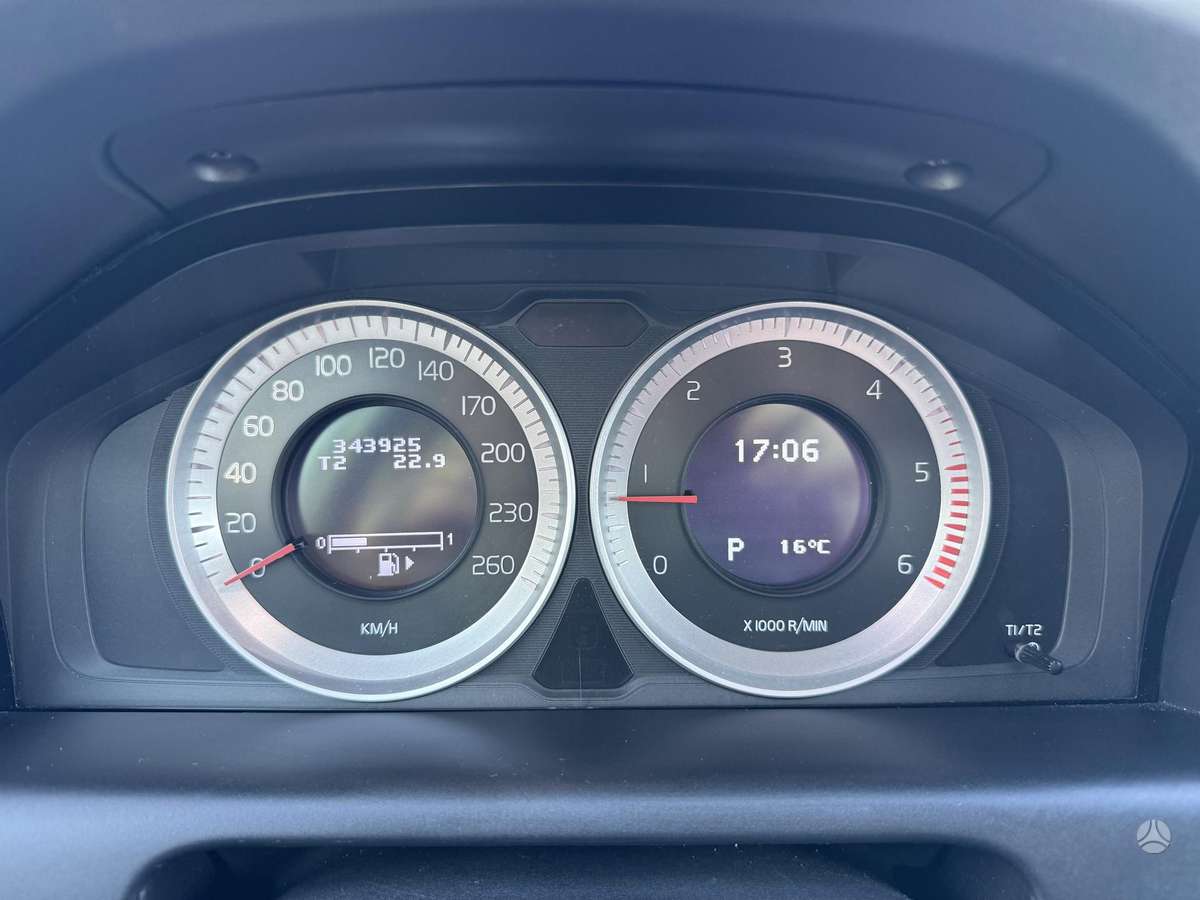 Volvo XC60 2011 — photo 14