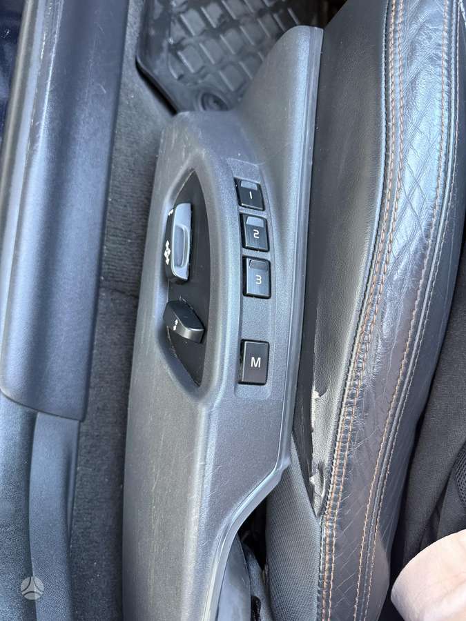 Volvo XC60 2011 — photo 17