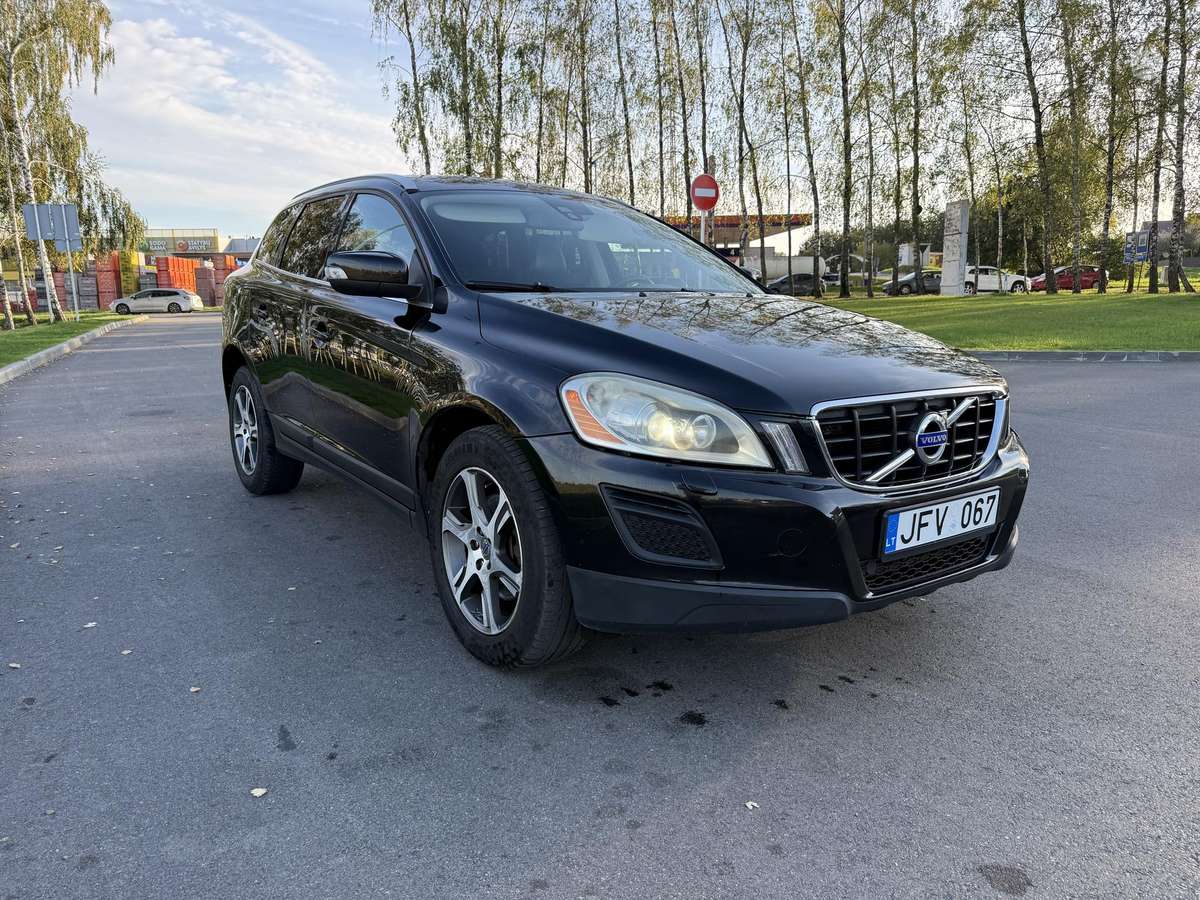 Volvo XC60 2011 — rear view