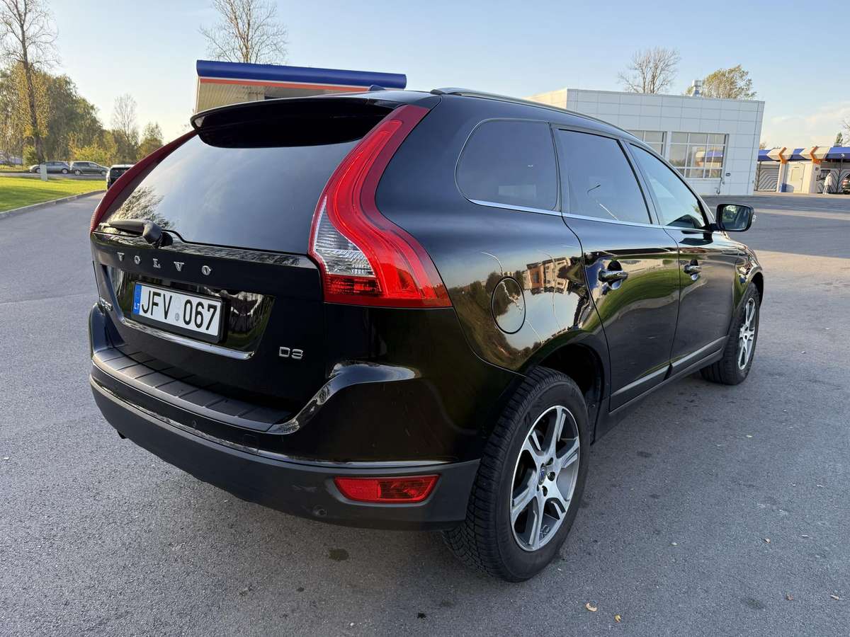 Volvo XC60 2011 — engine 2000 cm³, 163 HP (120kW)