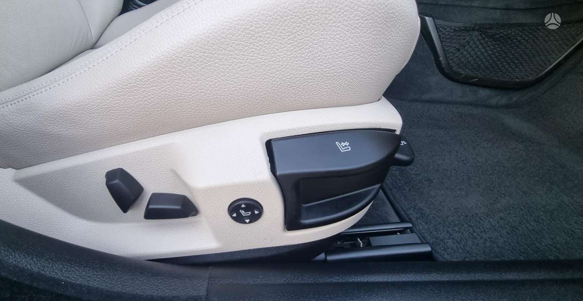 BMW 520 2011 — photo 11
