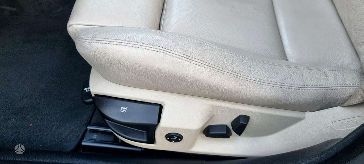BMW 520 2011 — photo 12