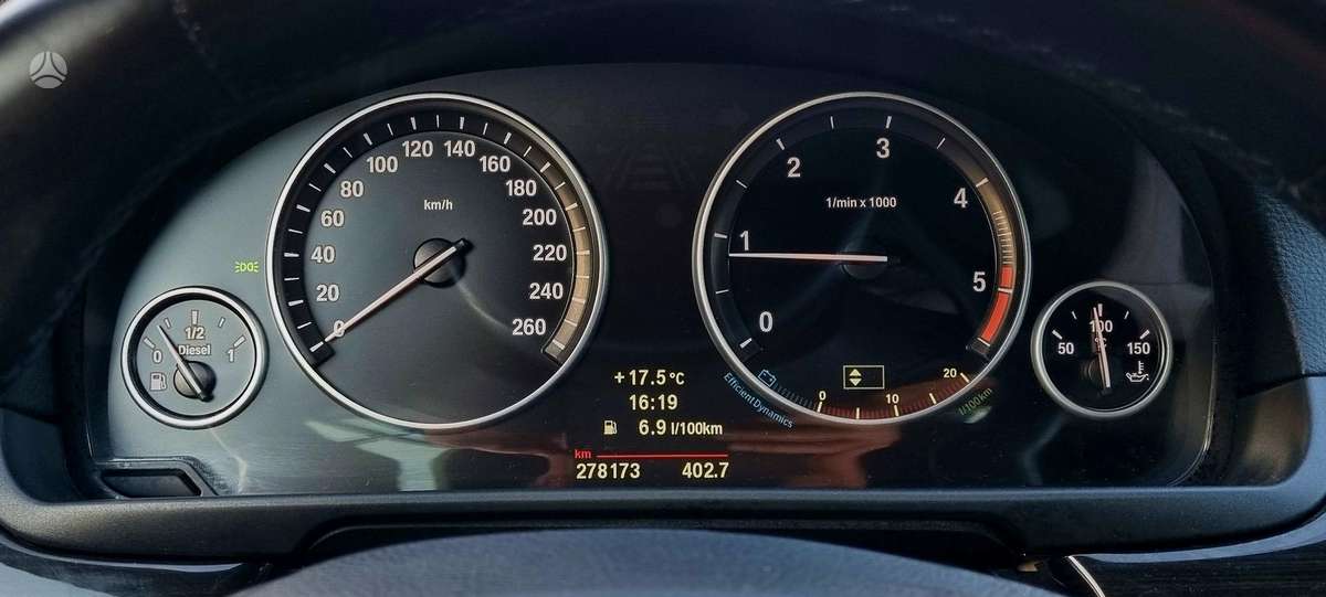 BMW 520 2011 — photo 13