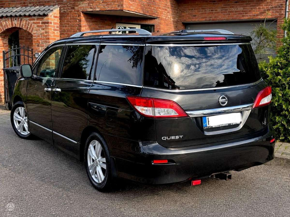 Nissan Quest 2012 — салон