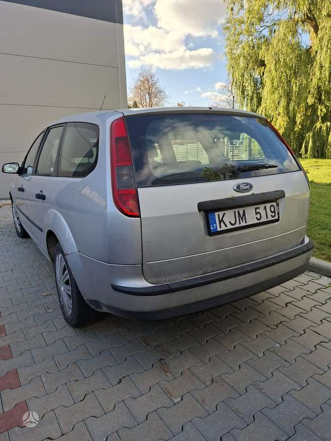 Ford Focus 2005 — вигляд ззаду