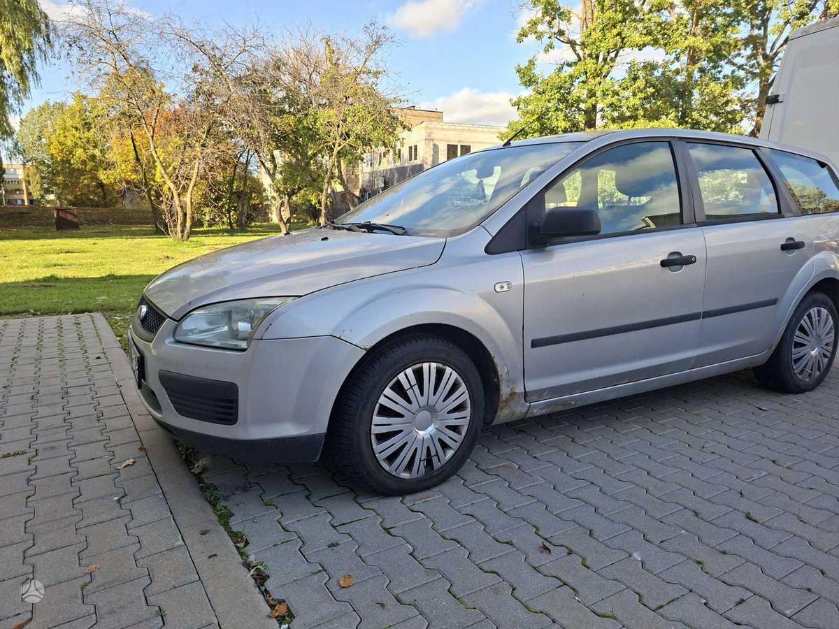 Ford Focus 2005 — салон