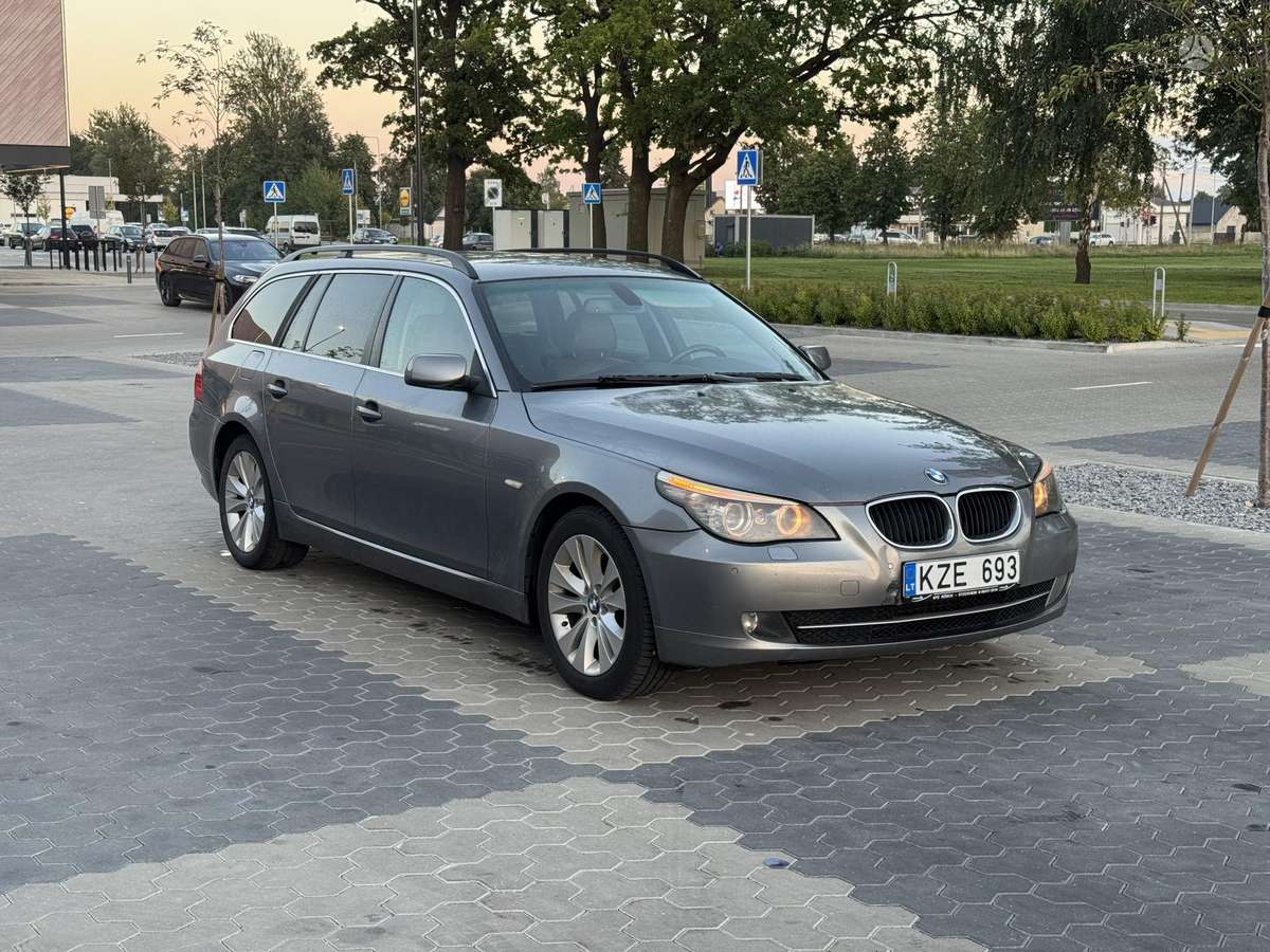 BMW 520 2008 — вигляд ззаду