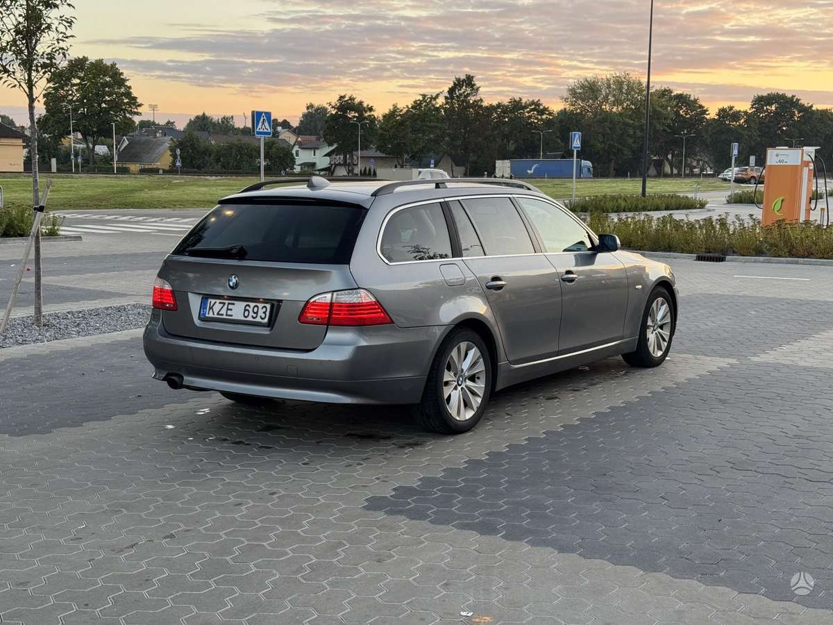BMW 520 2008 — салон
