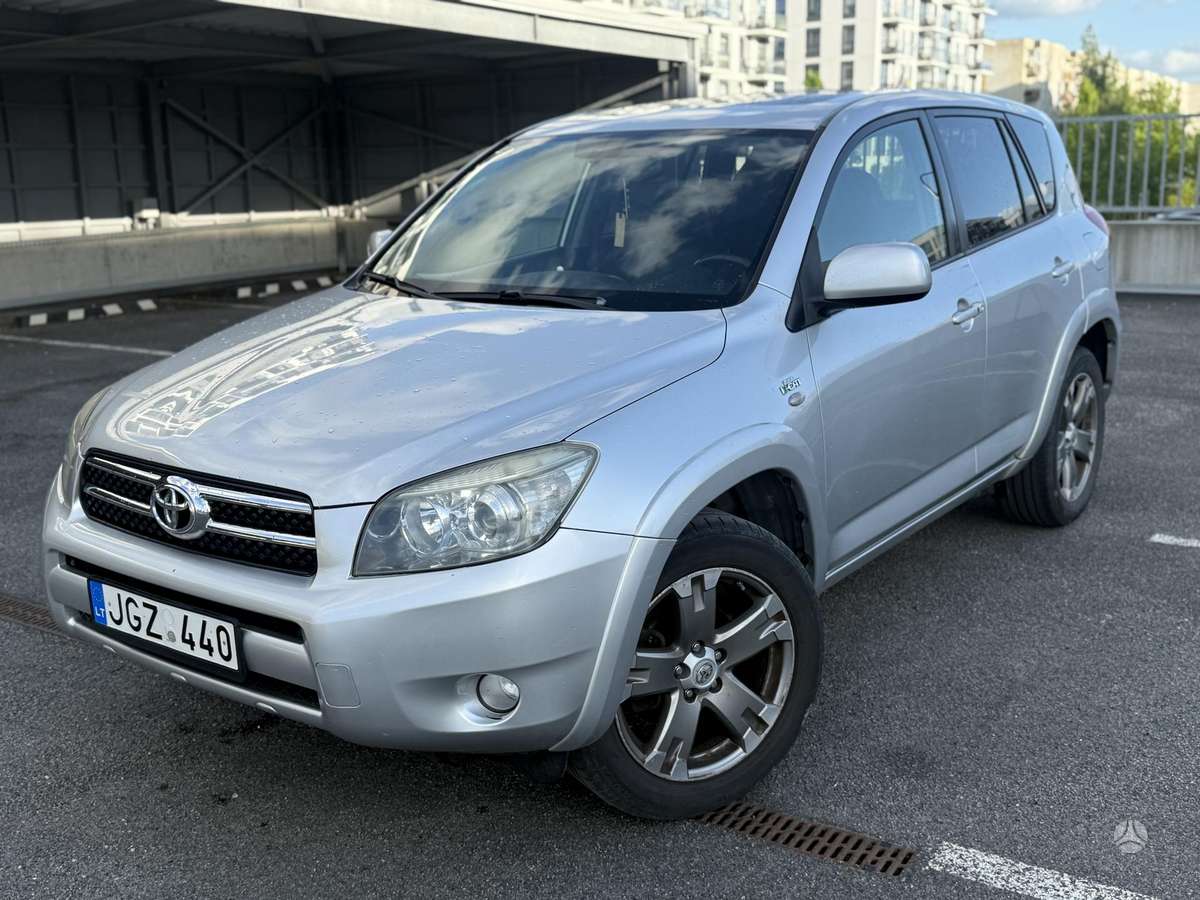 Toyota RAV4 2006 — вигляд ззаду