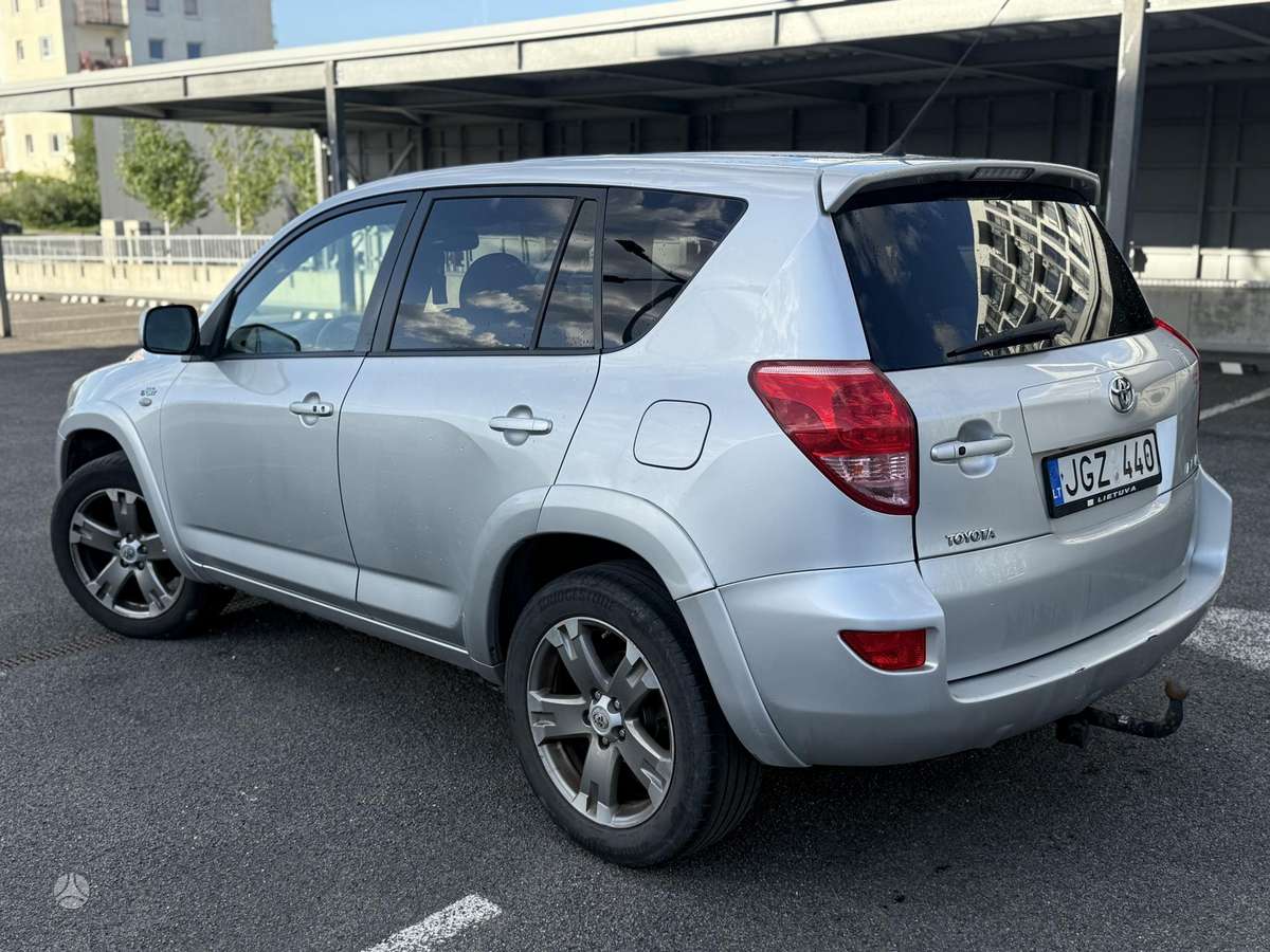 Toyota RAV4 2006 — салон