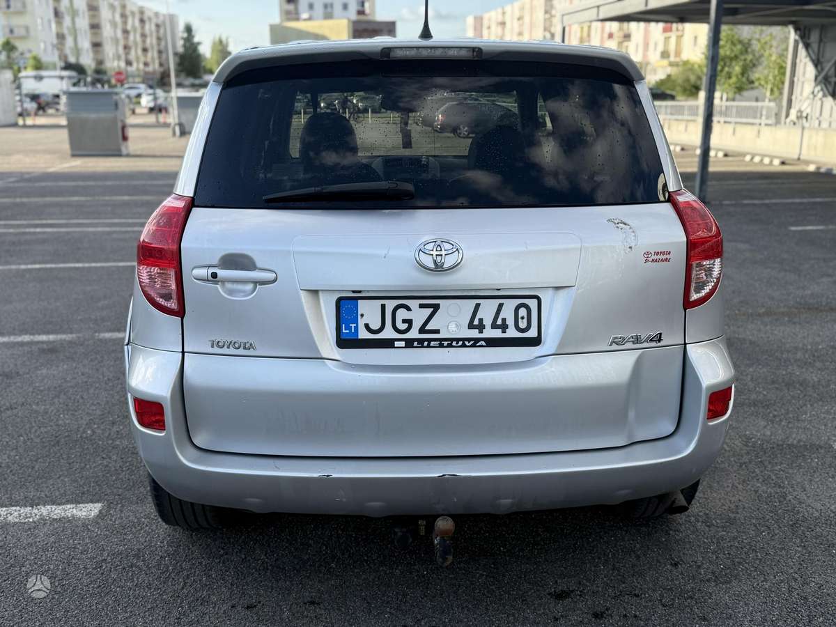 Toyota RAV4 2006 — двигун 2231 cm³, 177 HP (130kW)