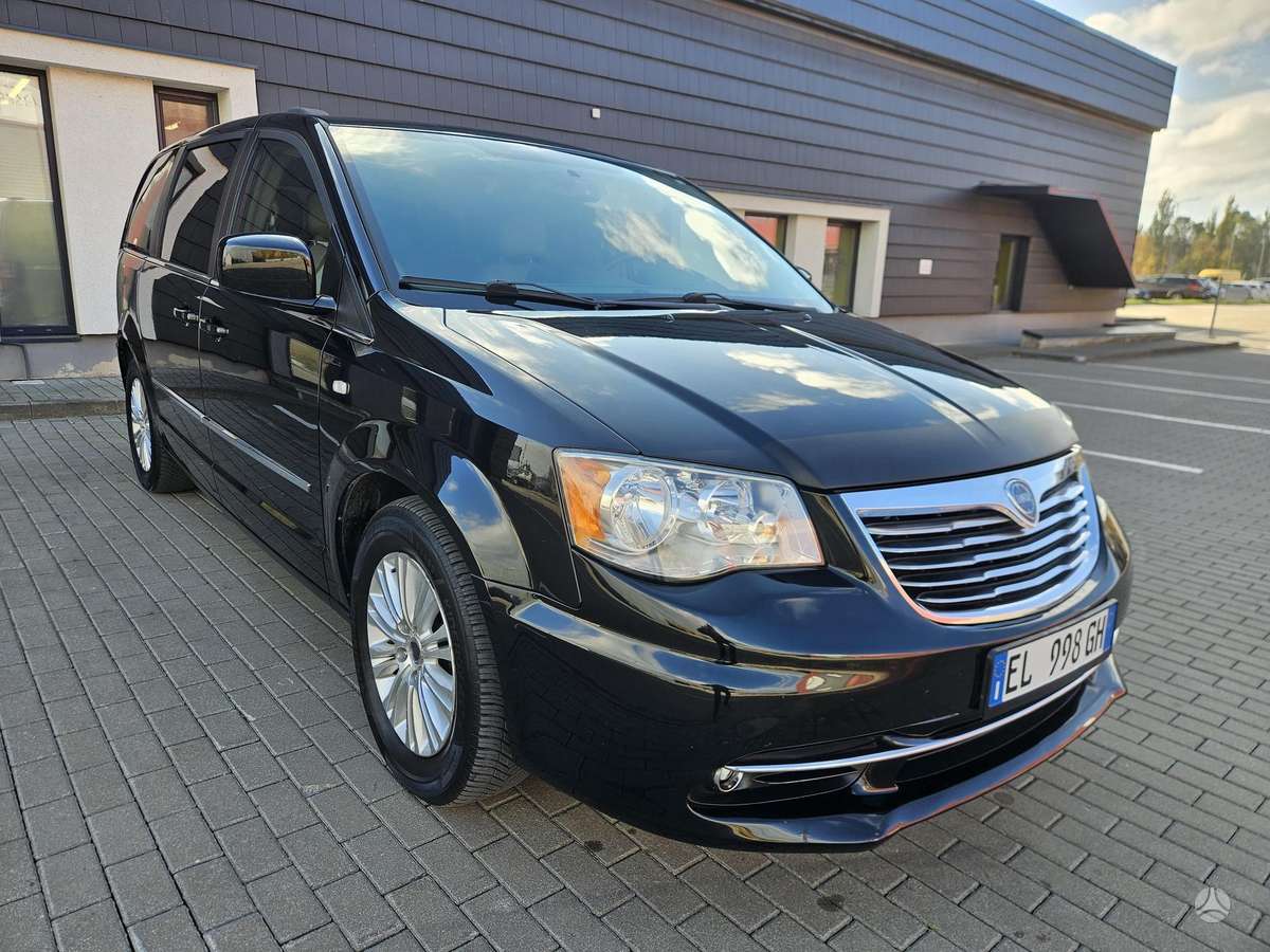 Lancia Voyager 2012 — фото 10