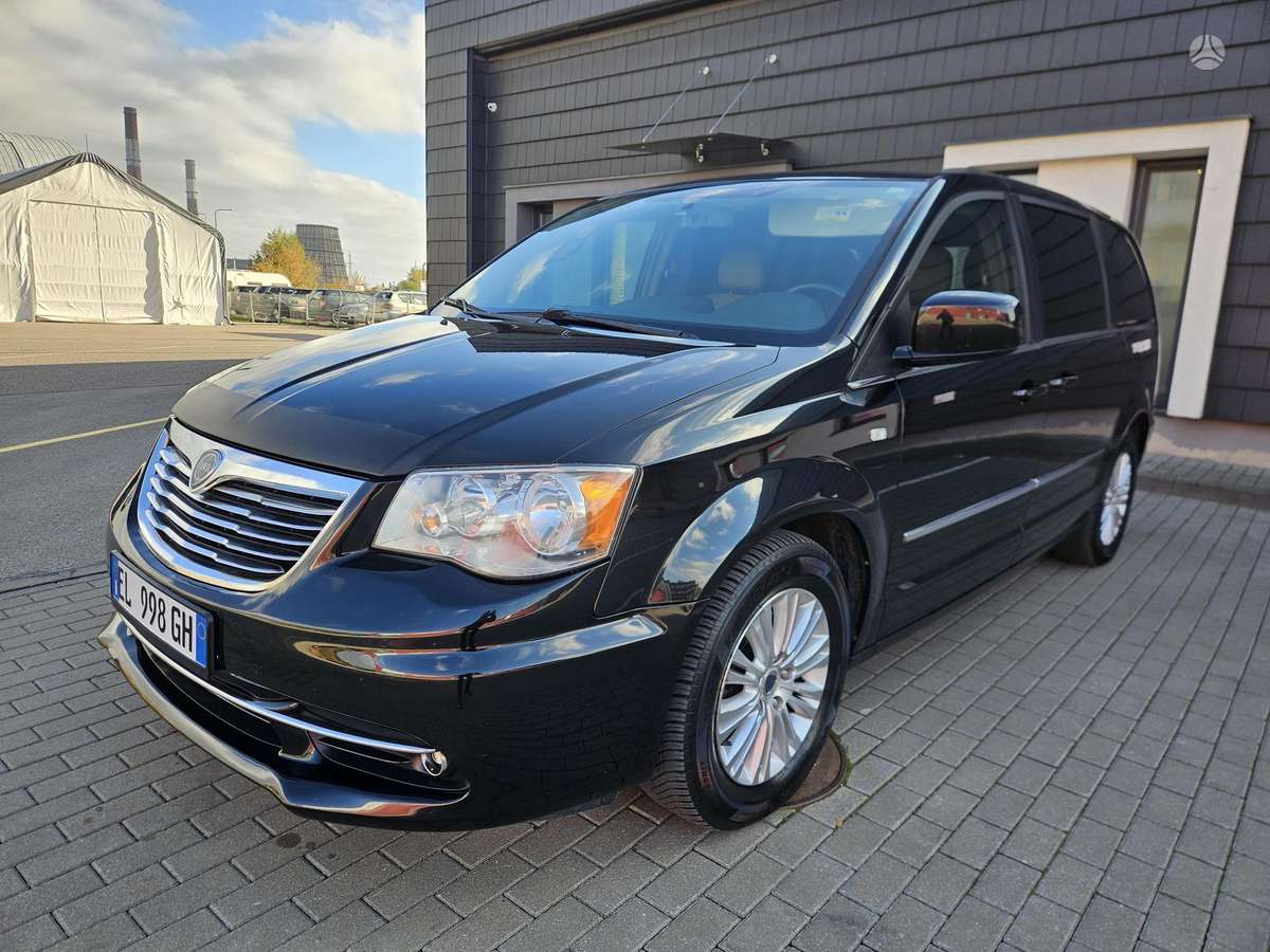 Lancia Voyager 2012 — фото 11