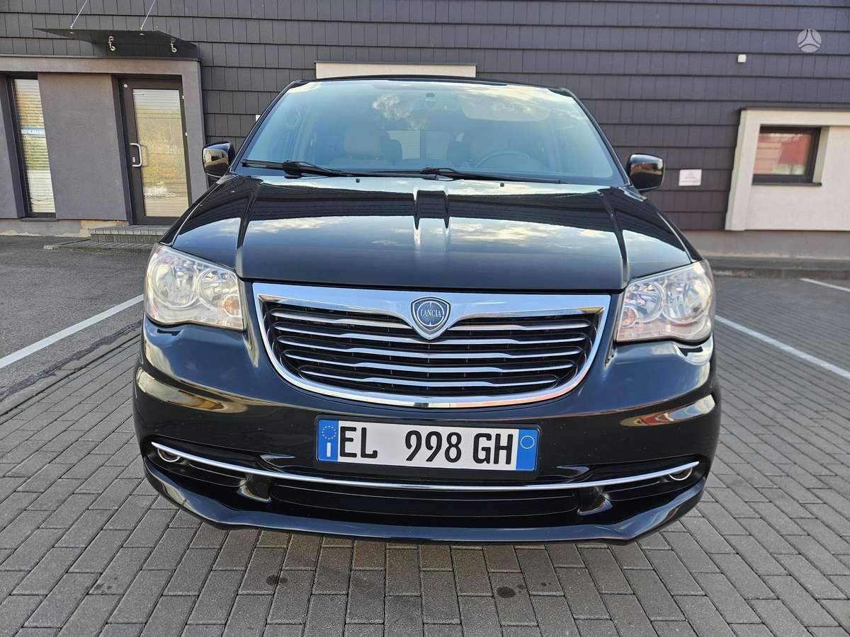 Lancia Voyager 2012 — фото 12