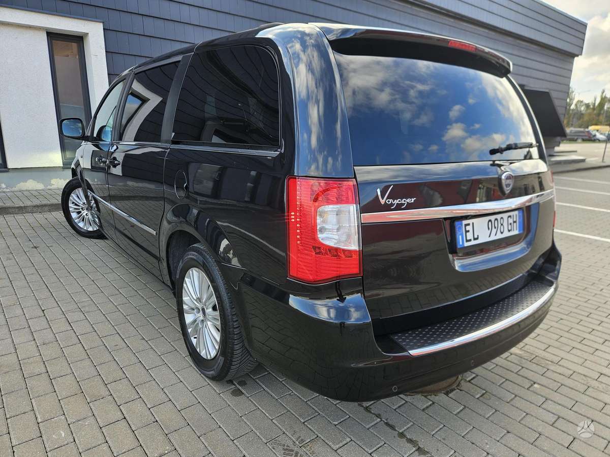 Lancia Voyager 2012 — фото 15