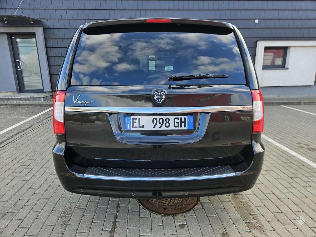 Lancia Voyager 2012 — фото 19
