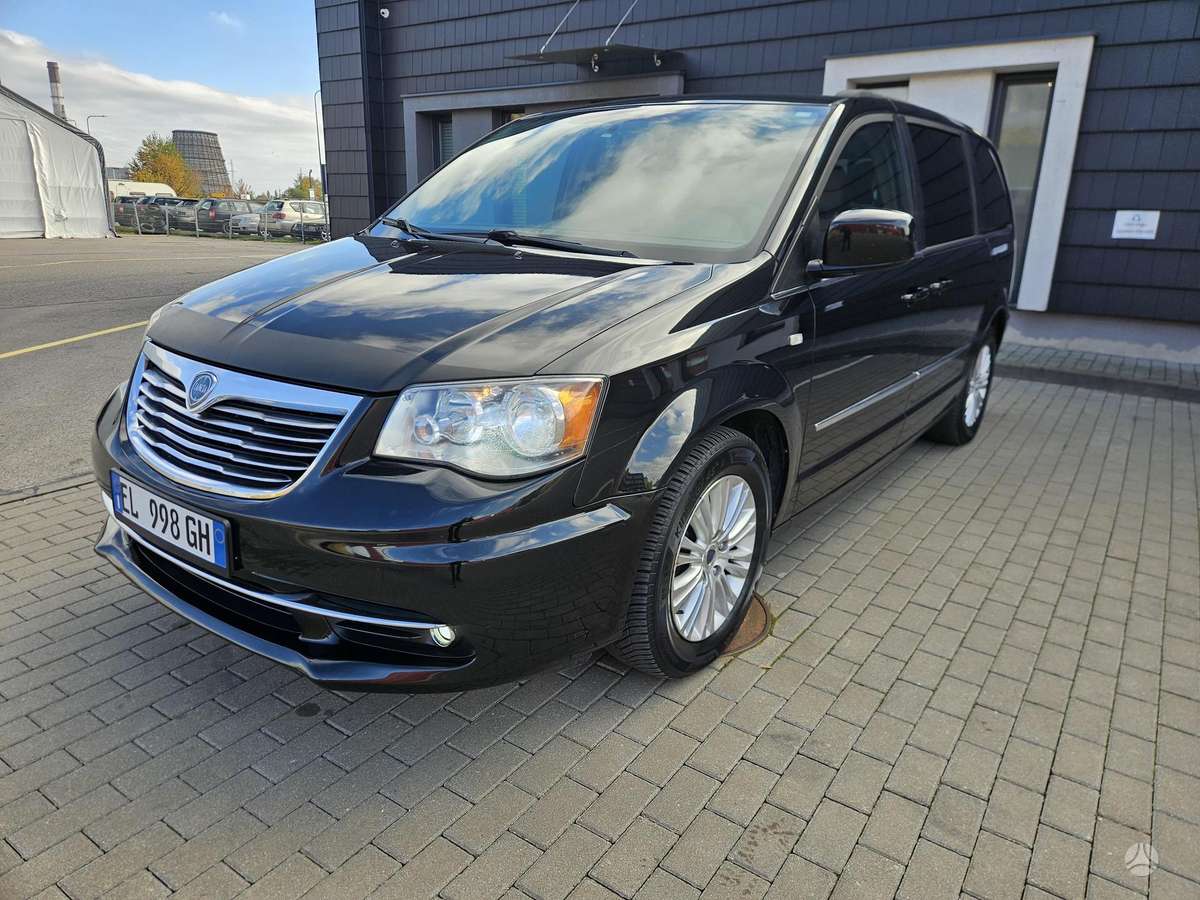 Lancia Voyager 2012 — вигляд ззаду