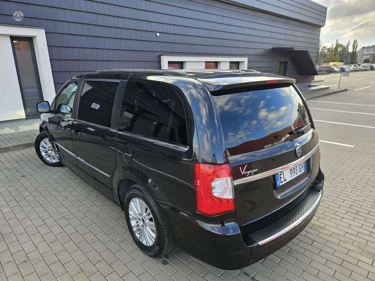 Lancia Voyager 2012 — фото 20