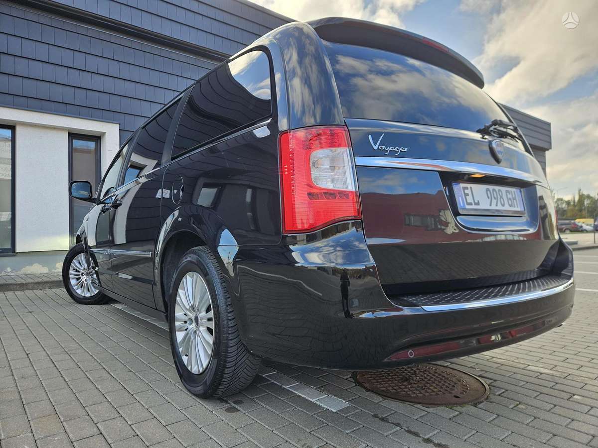 Lancia Voyager 2012 — фото 22