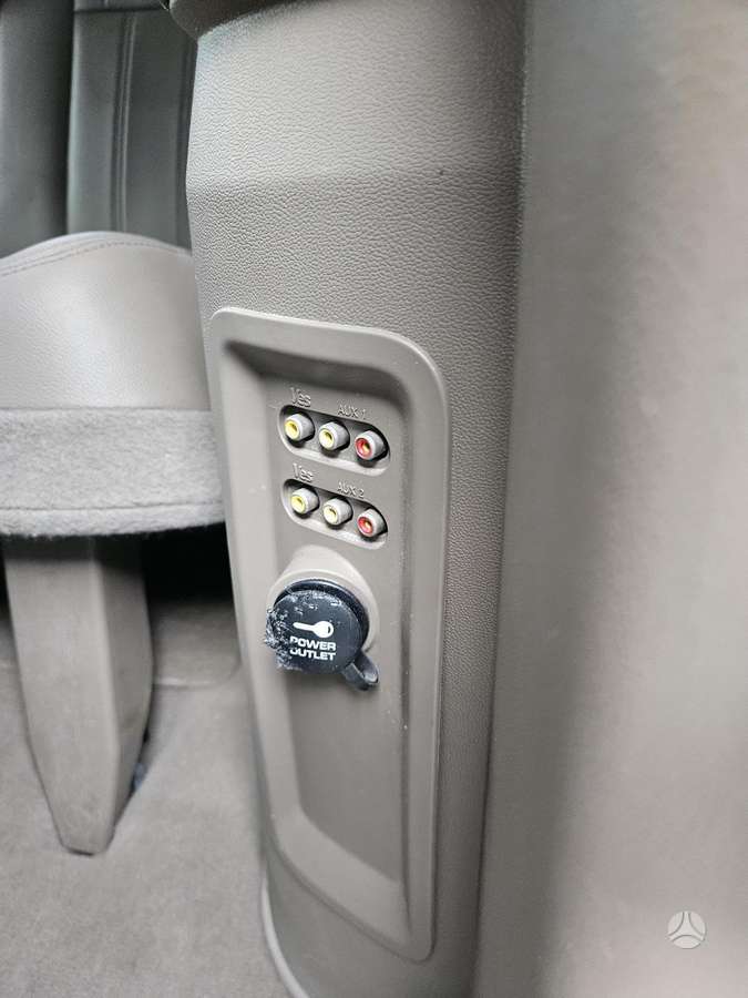 Lancia Voyager 2012 — фото 39