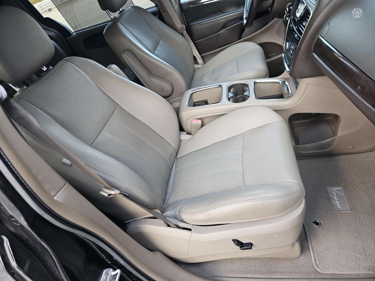 Lancia Voyager 2012 — фото 46