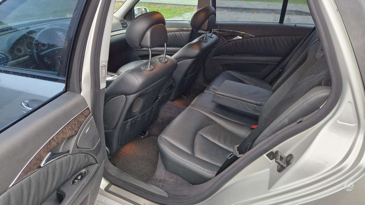 Mercedes-Benz E500 2004 — photo 10