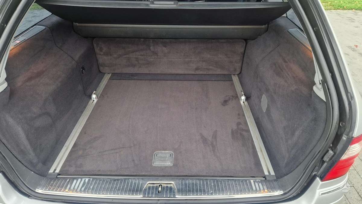 Mercedes-Benz E500 2004 — photo 13