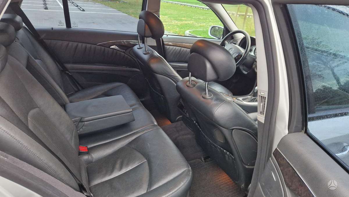 Mercedes-Benz E500 2004 — photo 14
