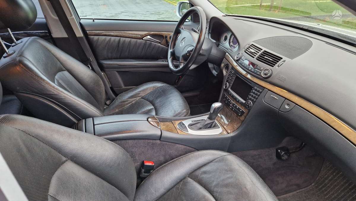 Mercedes-Benz E500 2004 — photo 15