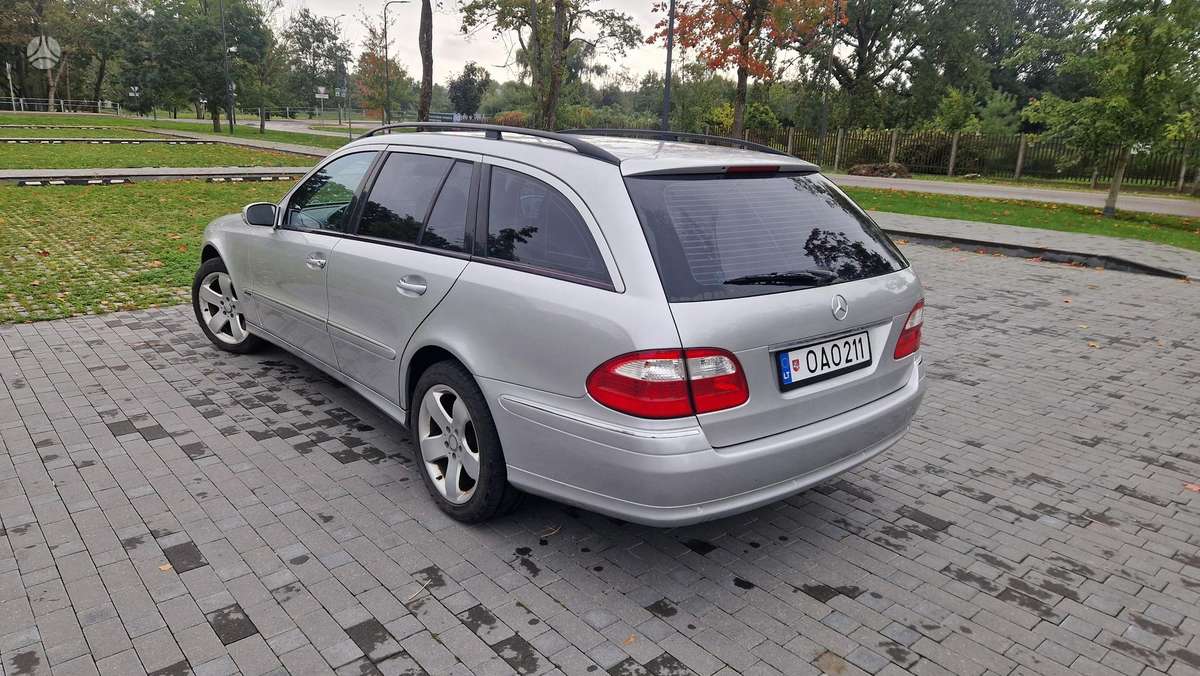 Mercedes-Benz E500 2004 — interior