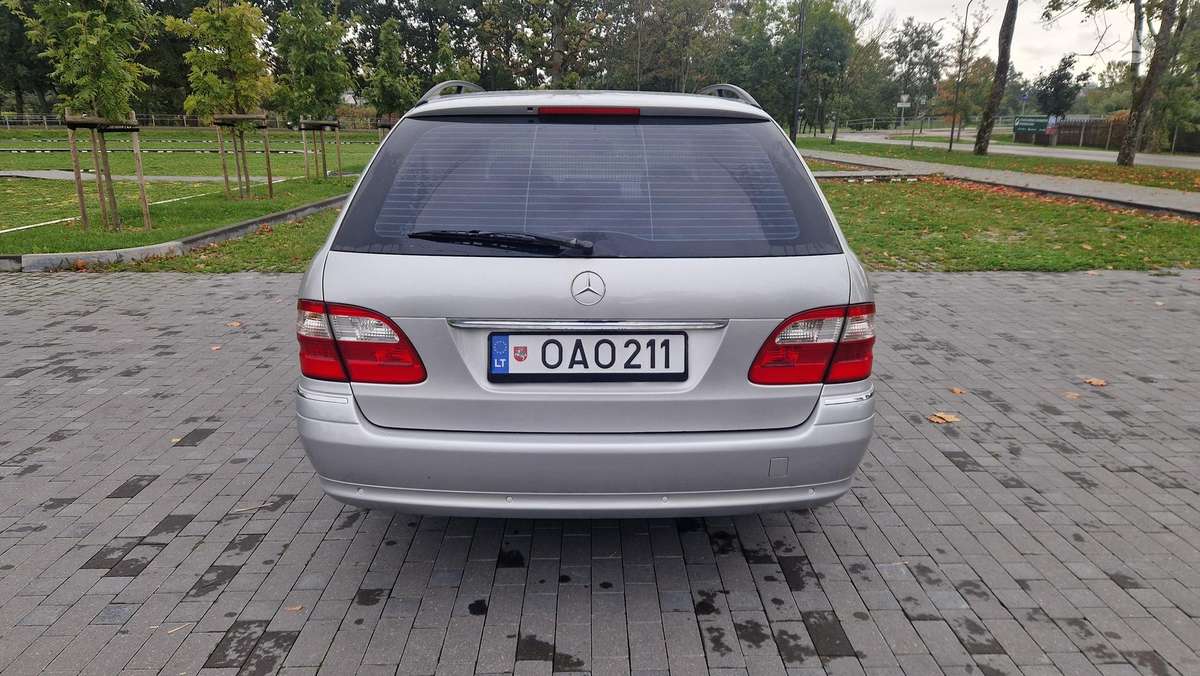 Mercedes-Benz E500 2004 — engine 4966 cm³, 306 HP (225kW)