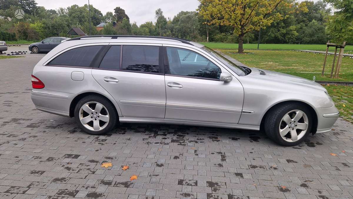 Mercedes-Benz E500 2004 — photo 6