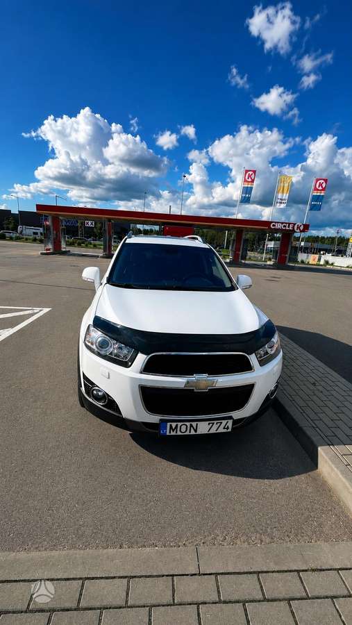 Chevrolet Captiva 2011 — rear view