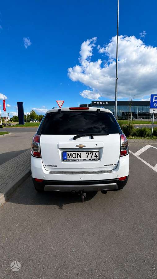 Chevrolet Captiva 2011 — interior