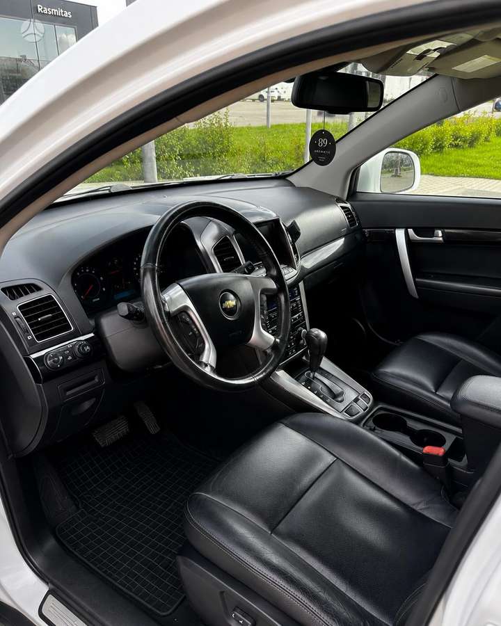 Chevrolet Captiva 2011 — engine 2231 cm³, 184 HP (135kW)