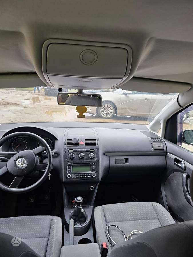 Volkswagen Touran 2006 — rear view