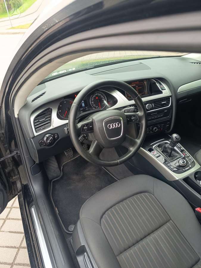 Audi A4 2009 — photo 10
