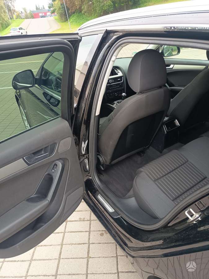 Audi A4 2009 — photo 11