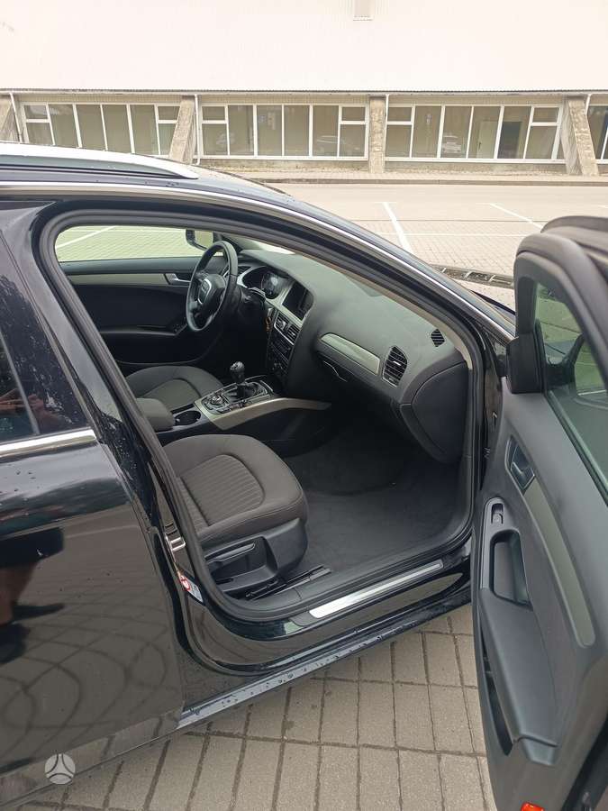 Audi A4 2009 — photo 12