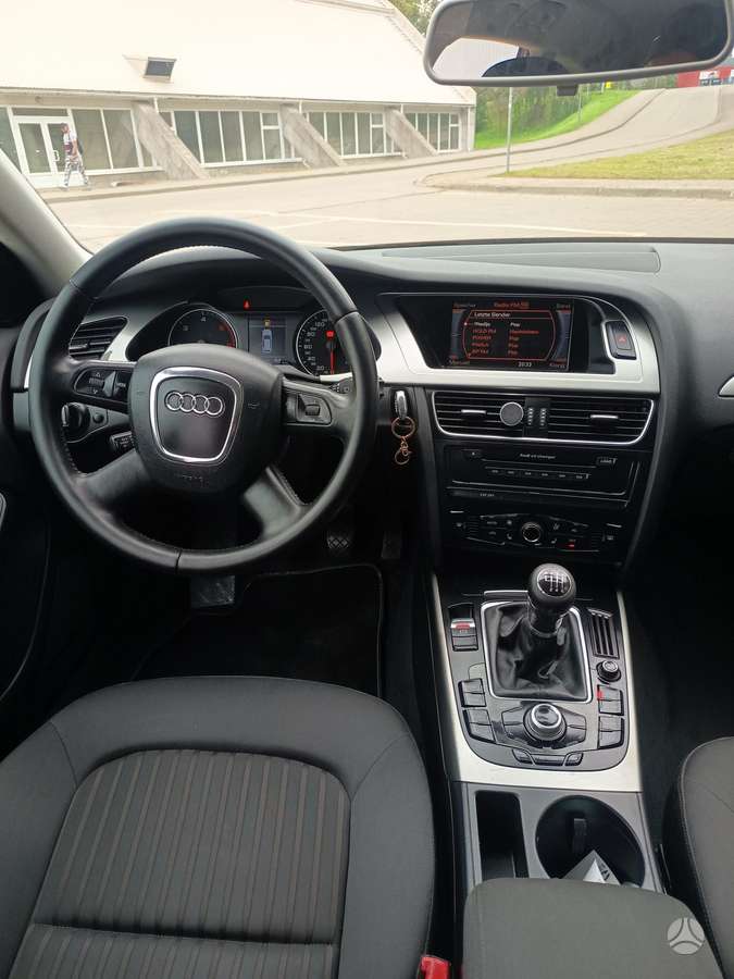 Audi A4 2009 — photo 15