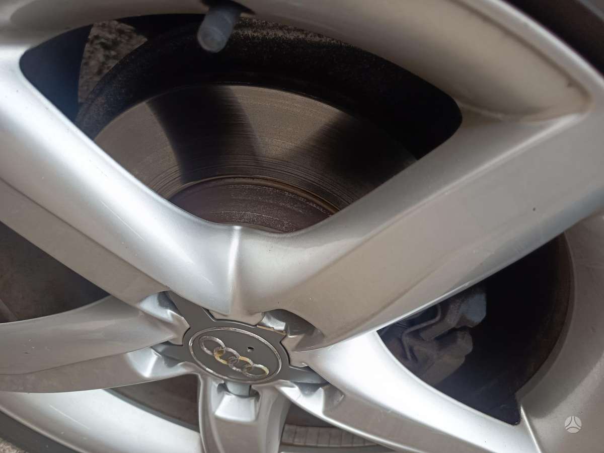 Audi A4 2009 — photo 18
