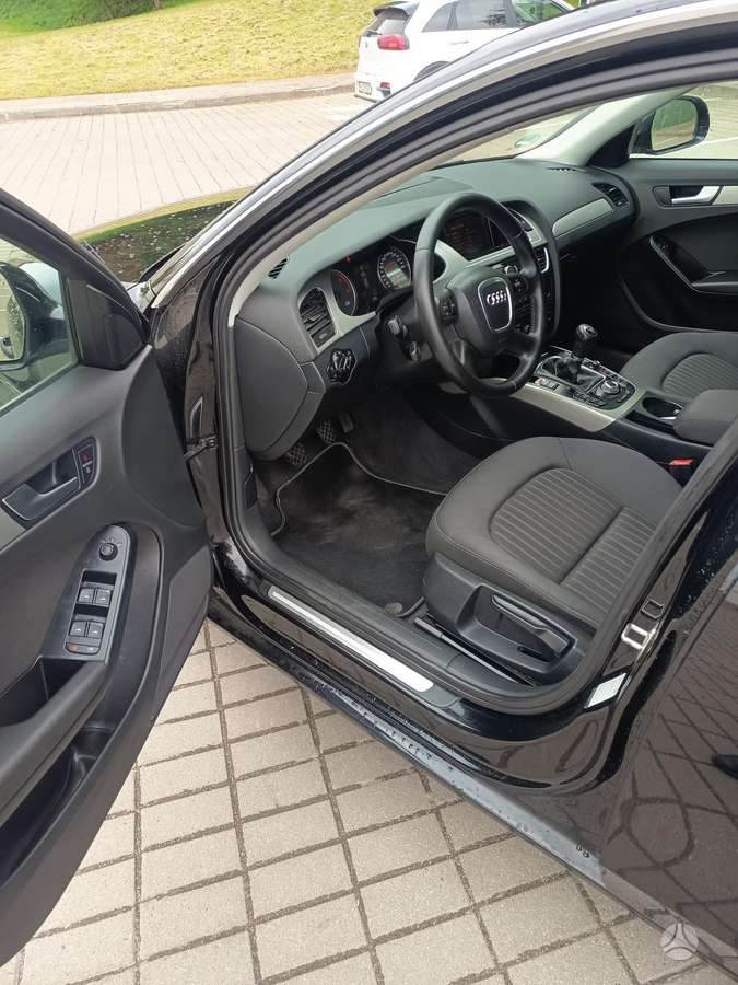 Audi A4 2009 — photo 7