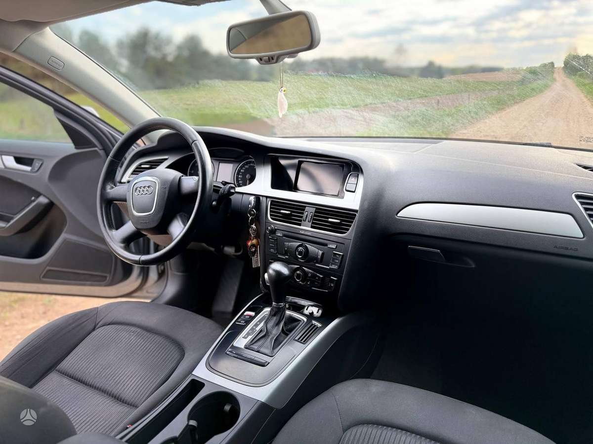 Audi A4 2010 — photo 10