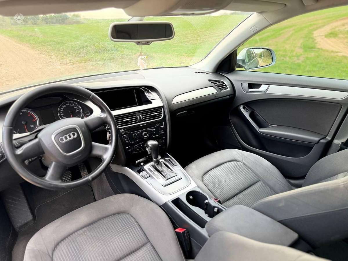 Audi A4 2010 — photo 11