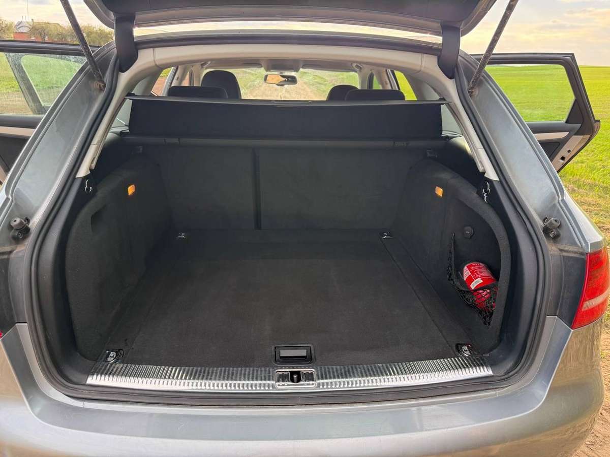 Audi A4 2010 — photo 16