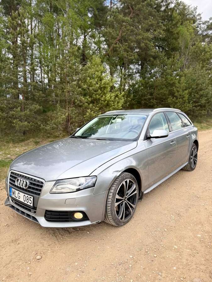 Audi A4 2010 — rear view