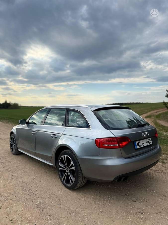 Audi A4 2010 — photo 5