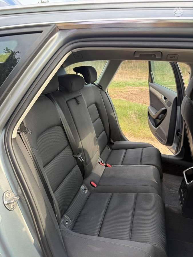 Audi A4 2010 — photo 9